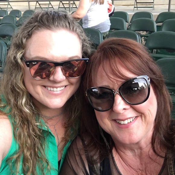 Meet your Posher, Erin - Picture 1 of 2